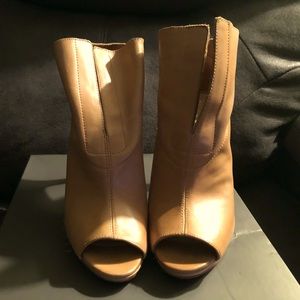 Vince Camuto Rora Peep-Toe Booties Size 7